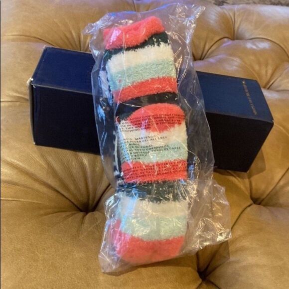 Free Press Cozy Eye Mask & Novelty Socks - 4 Piece Set Gift - Picture 4 of 5